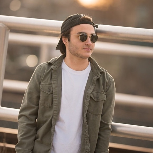 Meet your Posher, Devin - Picture 1 of 1